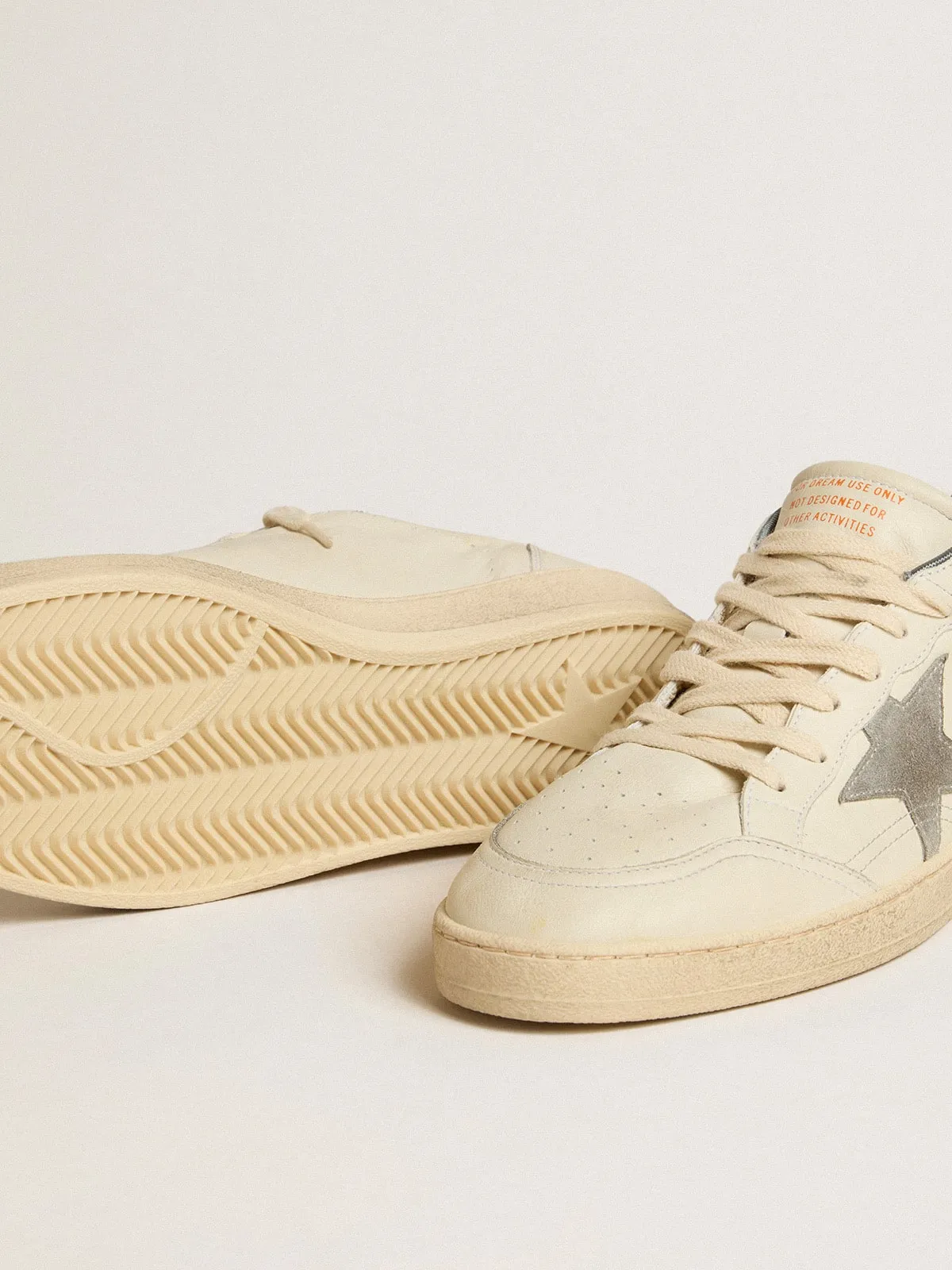 Ball Star en cuir nappa avec étoile et contrefort en daim gris | Golden Goose