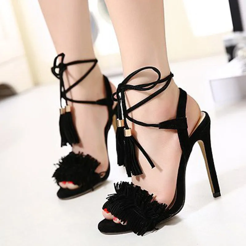 Chaussures Sandales - Talon aiguille - lacets croisés et petits pompons