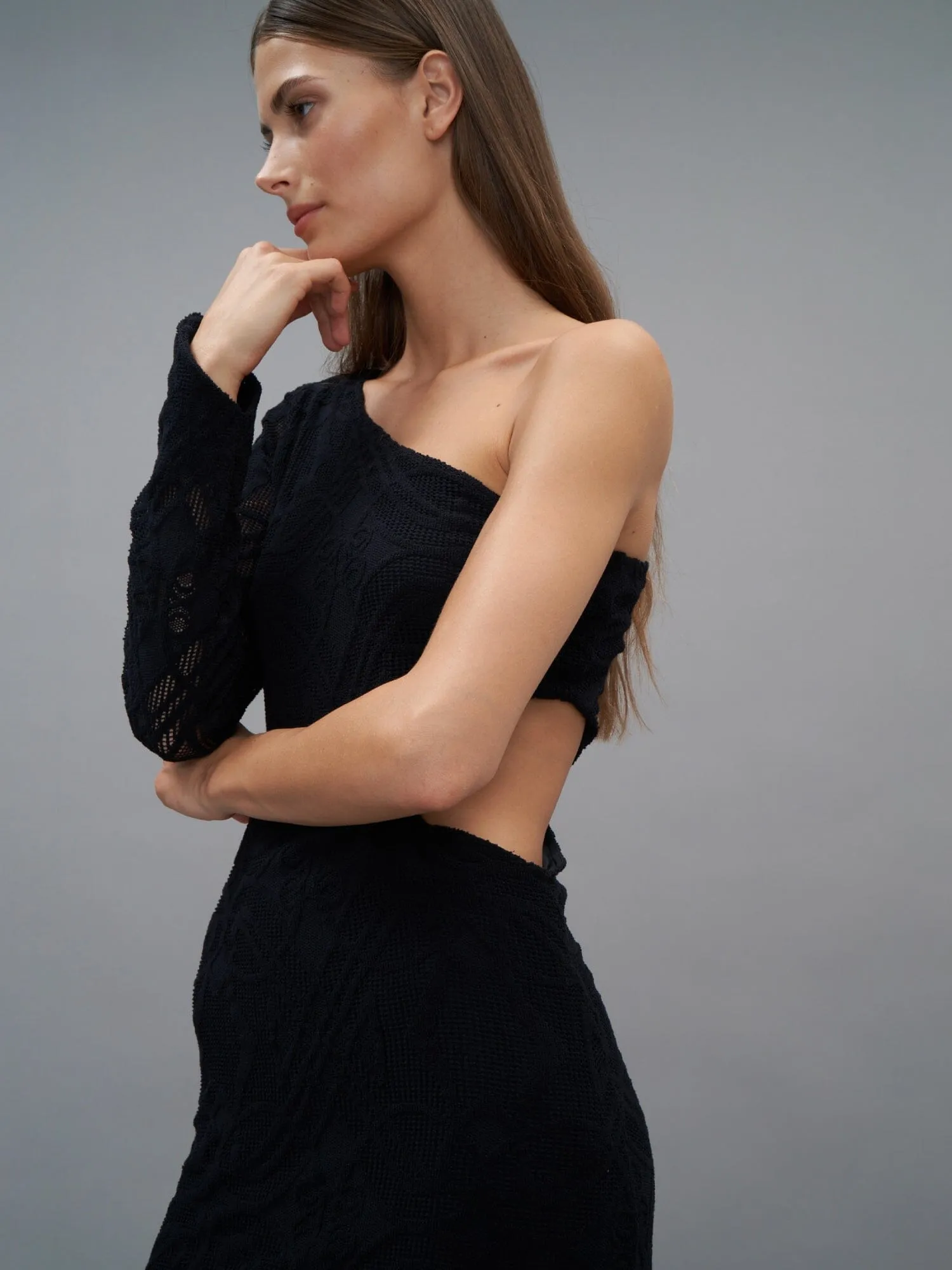 PROPRIANO - Robe longue ajustée asymétrique et ajourée en dentelle Noir