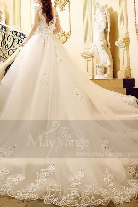 robe de mariée princesse fluide et splendide en dentelle