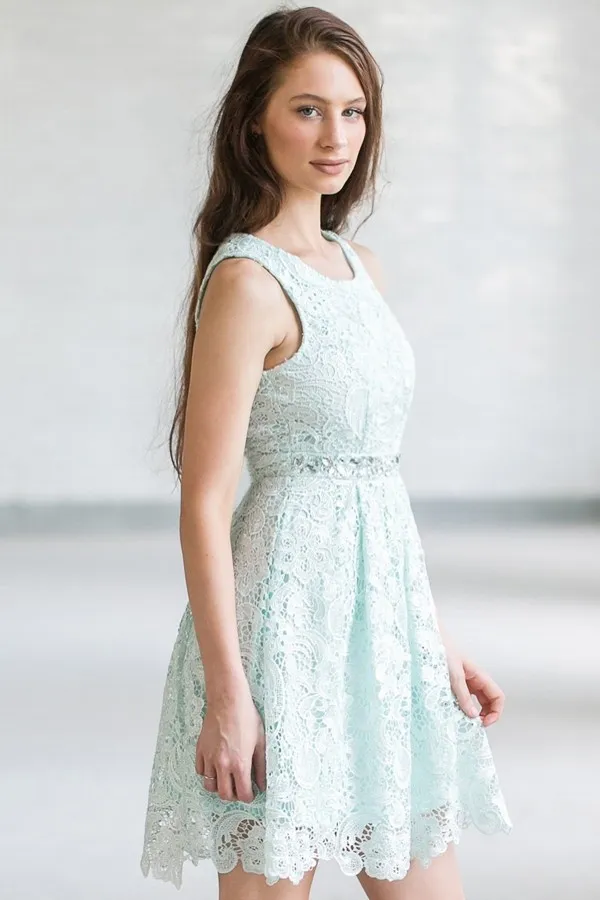 Robe en dentelle vert d'eau pour mariage à col rond