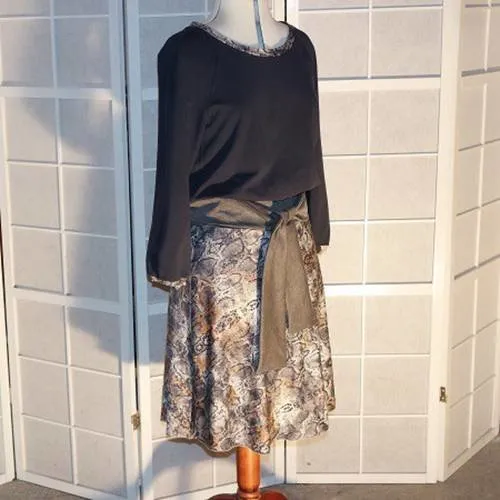 Robe en jersey forme trapèze dans les tons gris et bleu marine à manches longues