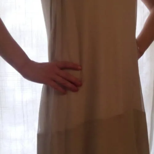 Robe en soie et dentelle couleur beige