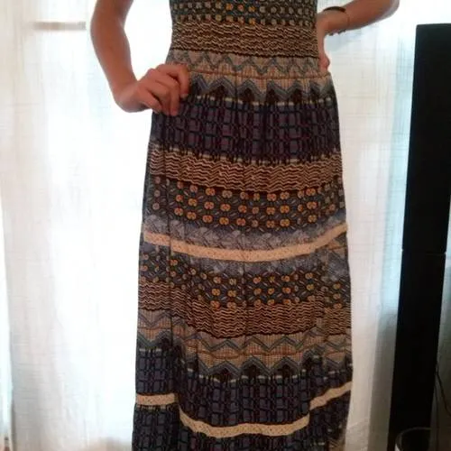 Robe longue en coton imprimé et dentelle