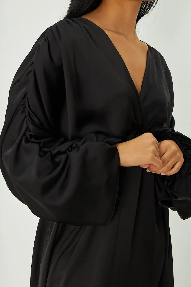 Robe manche bouffante satinée noire