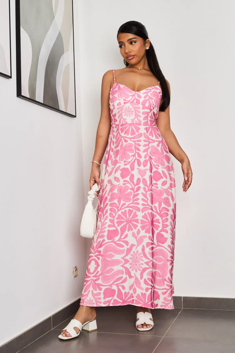 Robe rose à motif fleuri