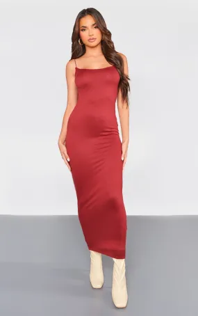 Robe à fines bretelles longue en jersey doux rouge cerise côtelé