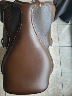 Selle cuir marron Eric Thomas 17 pouces