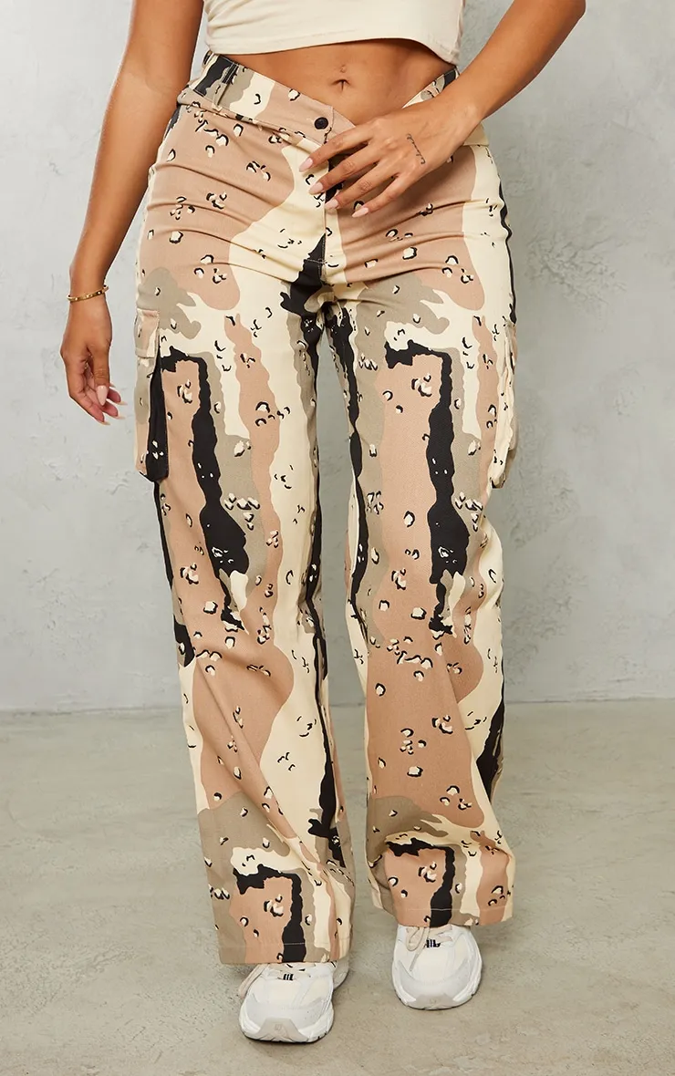 Shape Pantalon droit beige style cargo imprimé camouflage à détail zip