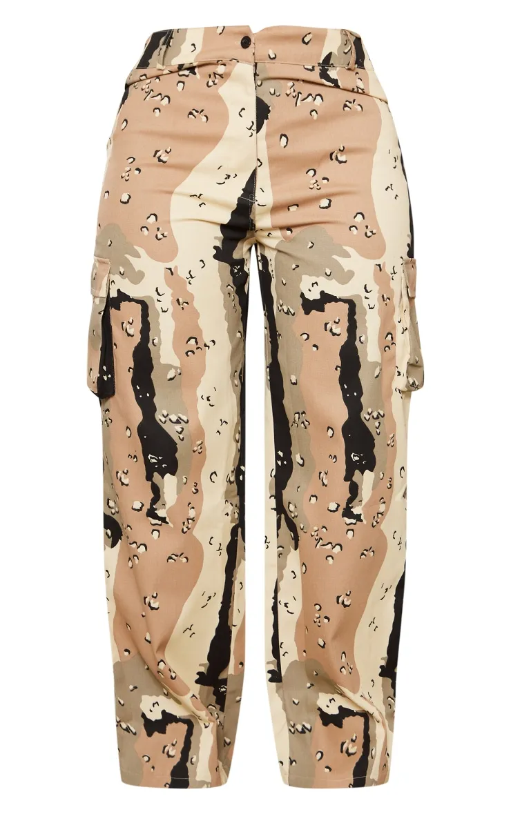 Shape Pantalon droit beige style cargo imprimé camouflage à détail zip