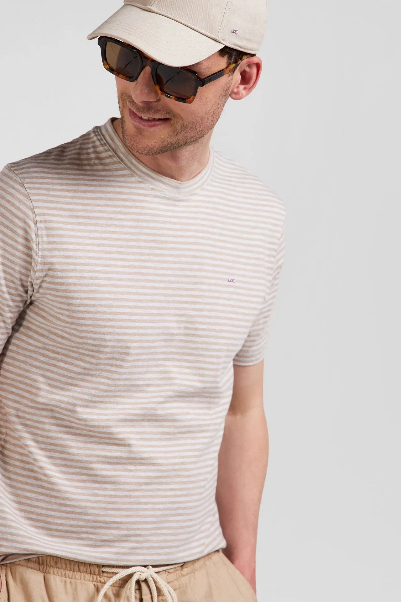 T-shirt à manches courtes rayé beige